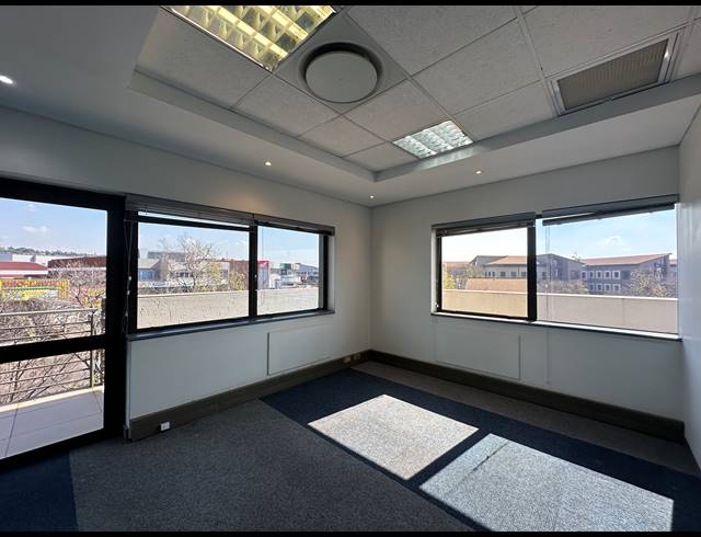 703M² OFFICE TO LET IN CENTURION CENTRAL